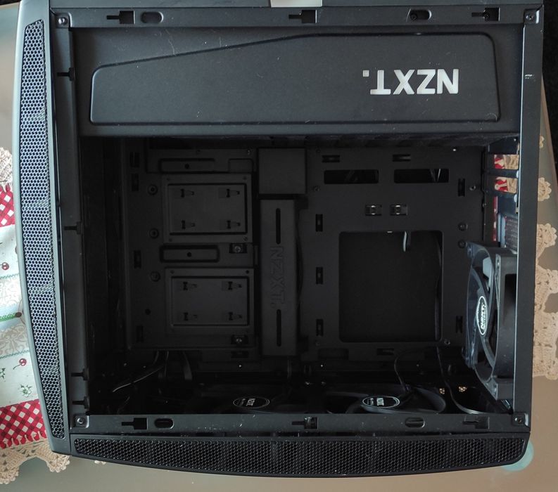 Caixa NZXT Manta