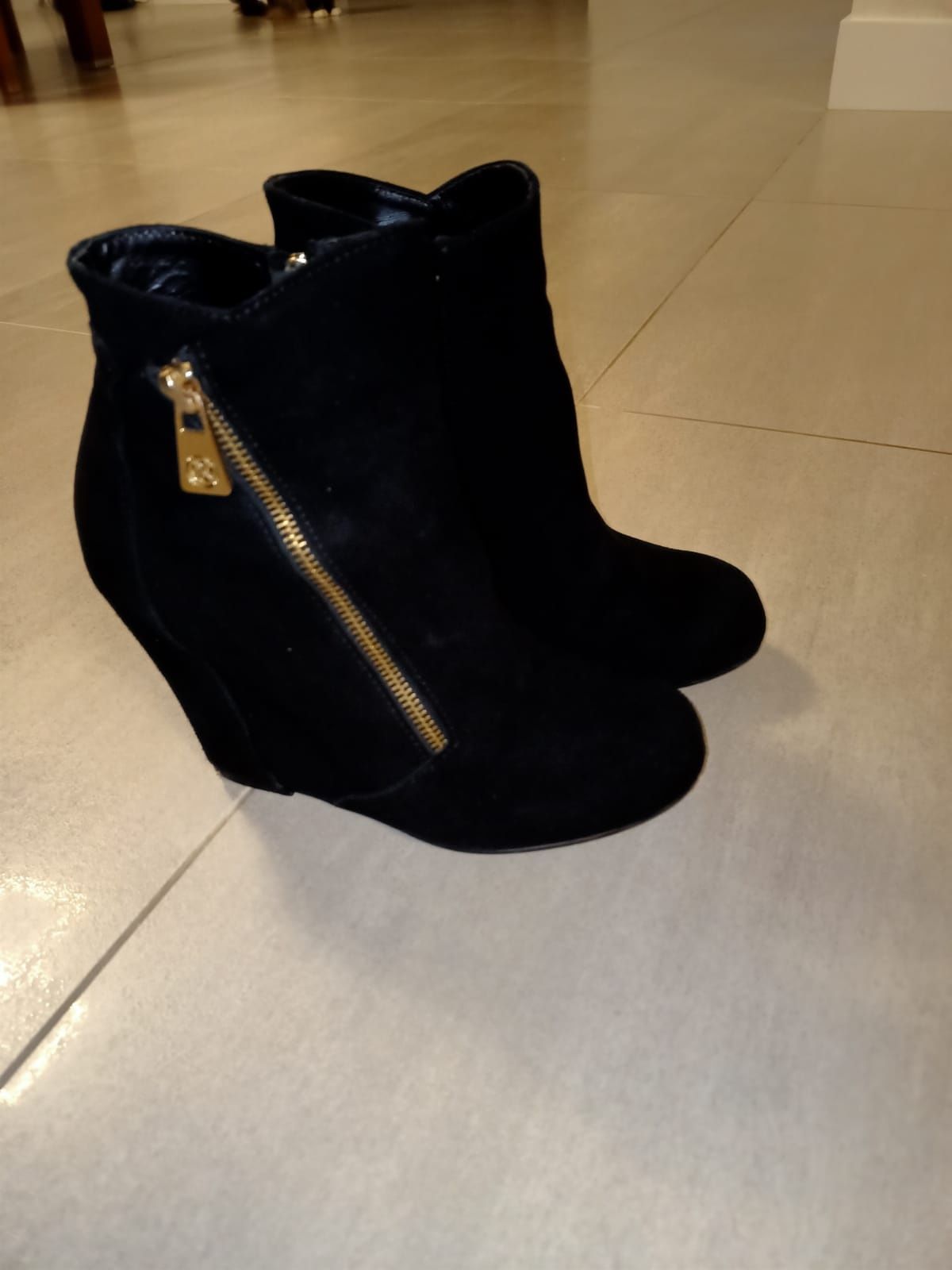 Buty Kazar zamszowe