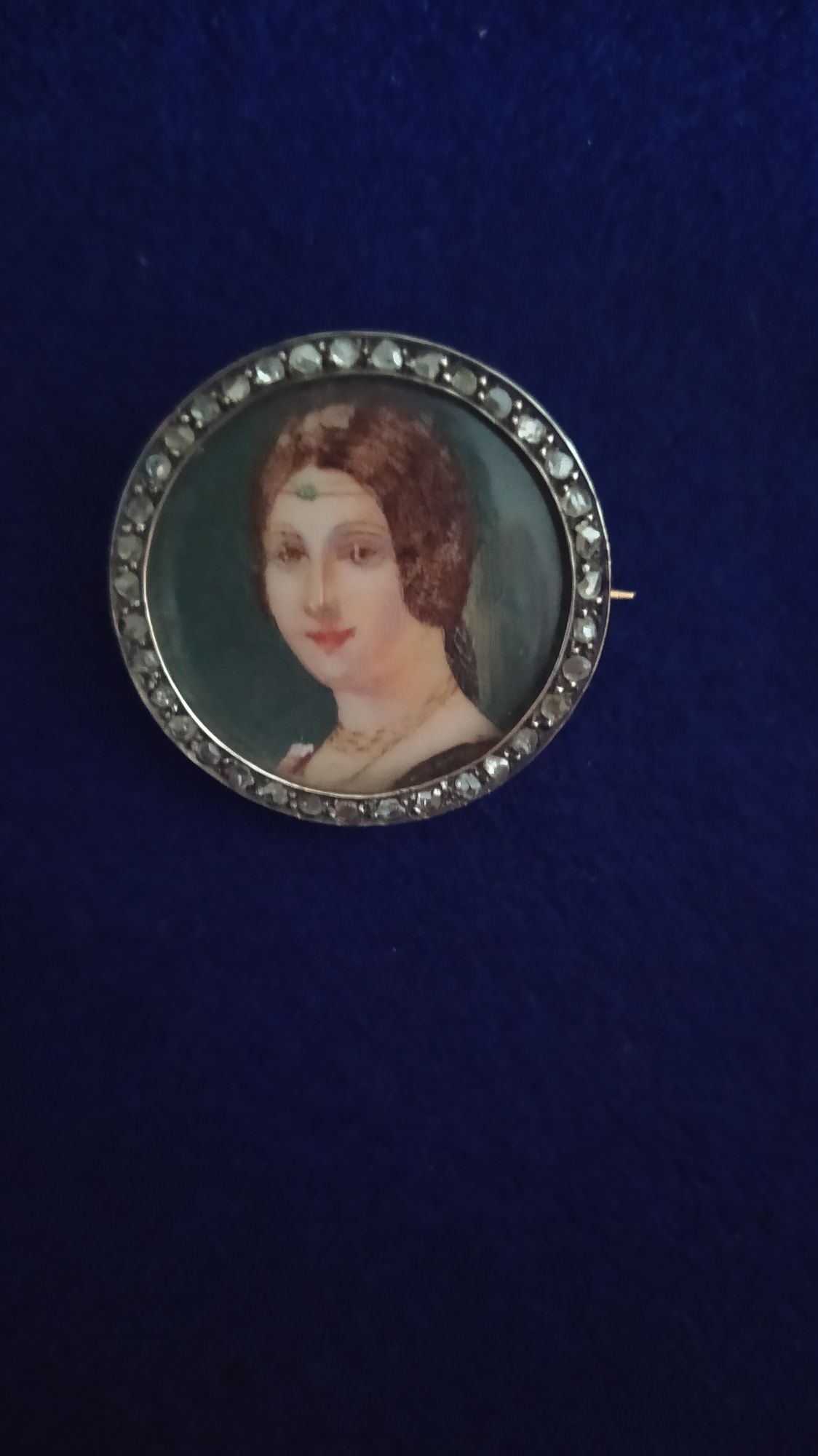 Pregadeira de ouro com prata e diamantes