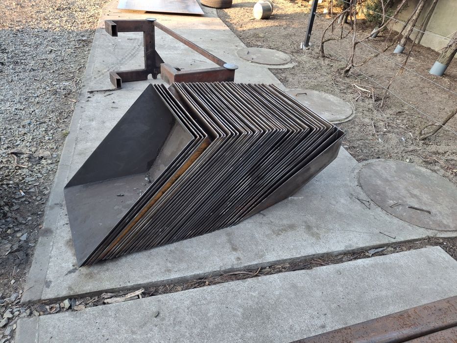 Misa-Kasta do taczki budowlanej-ogrodowej.