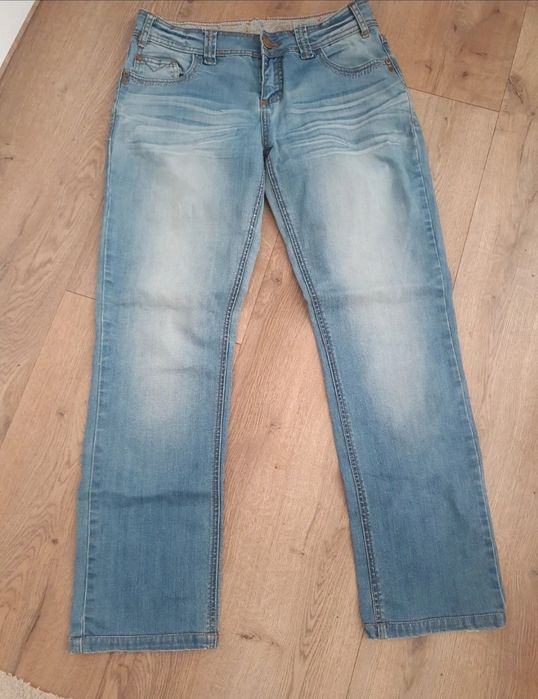 Zestaw ubrań damskich w rozmiarze L. Szczegóły w opisie.