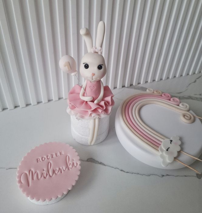 Króliczek z masy cukrowej na tort zestaw figurki 3D