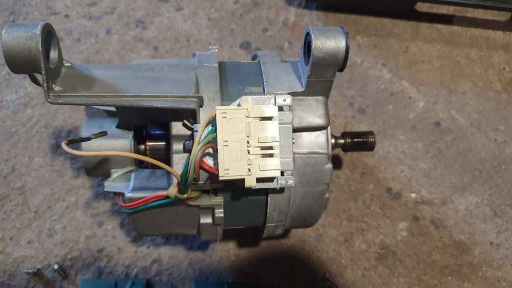 Двигун пральної машини indesit