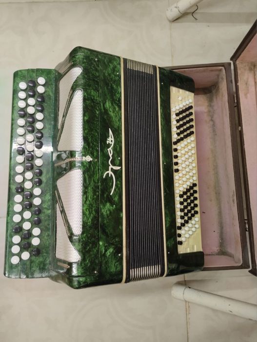 Продам баян Ера