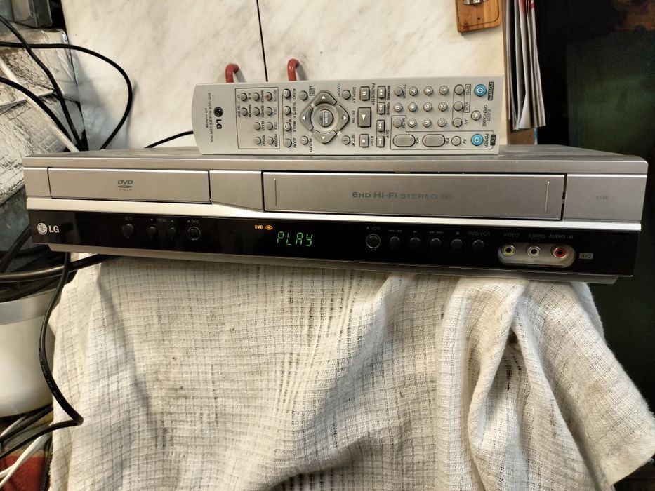 Magnetowid LG V180. VHS z DVD + pilot