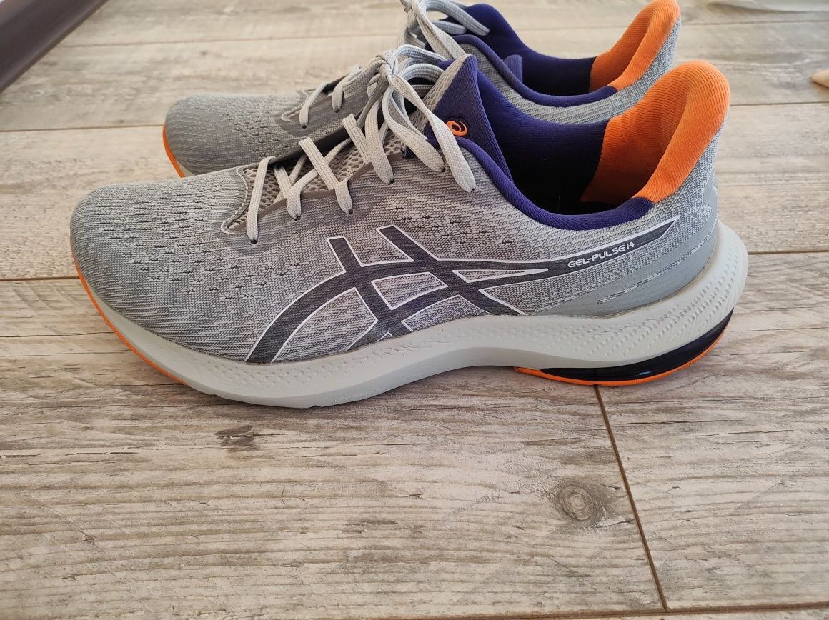 Крутые кроссовки Asics Gel