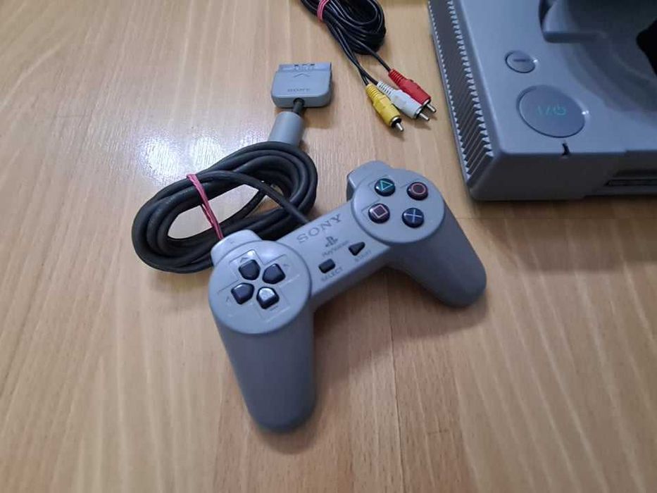 Konsola Ps1 w stanie idealnym Zestaw Kolekcjonerski