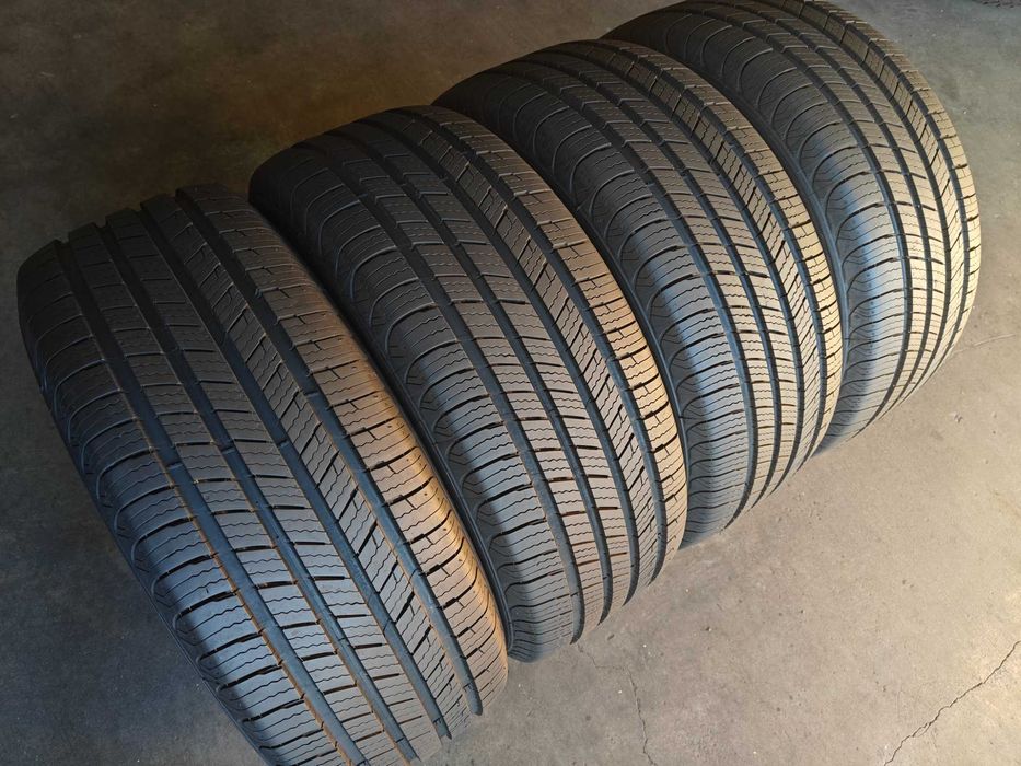 R17 235 55 шини всесезонні  Michelin Defender T+H made USA як нові