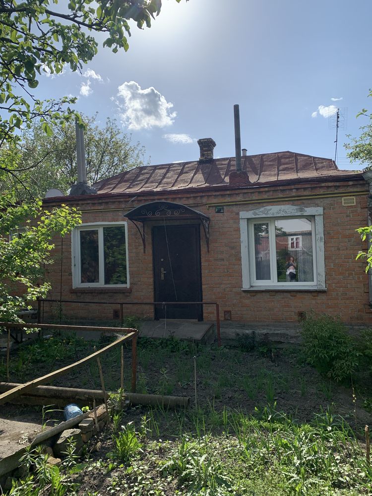 Продається будинок  з ділянкою в м. Луцьку