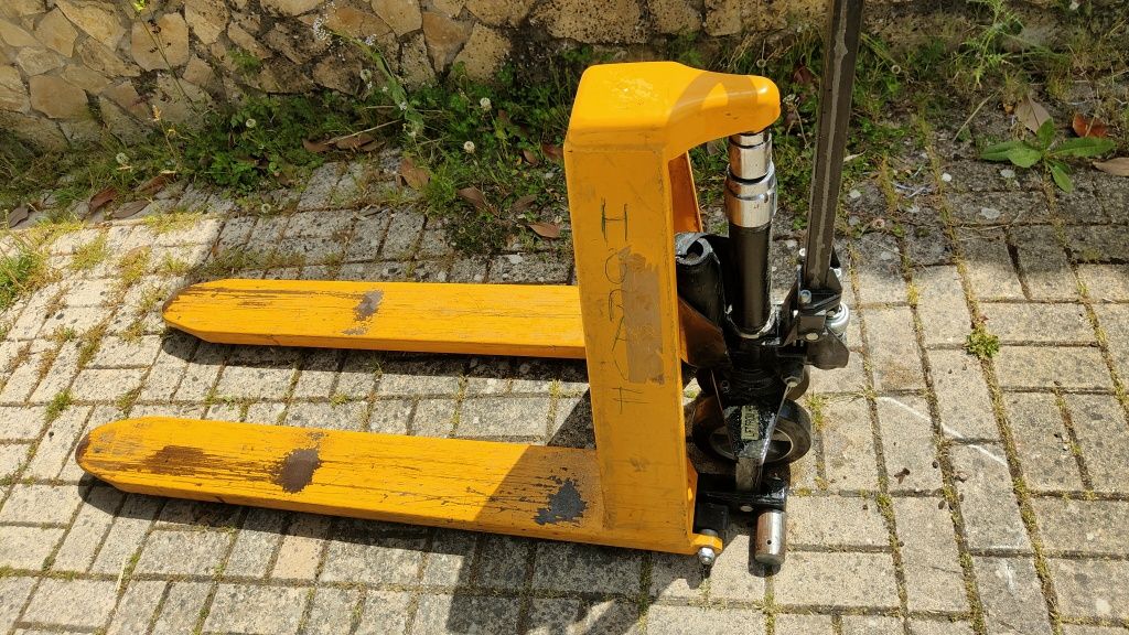 Porta paletes tesoura 1000kg máximo bom estado