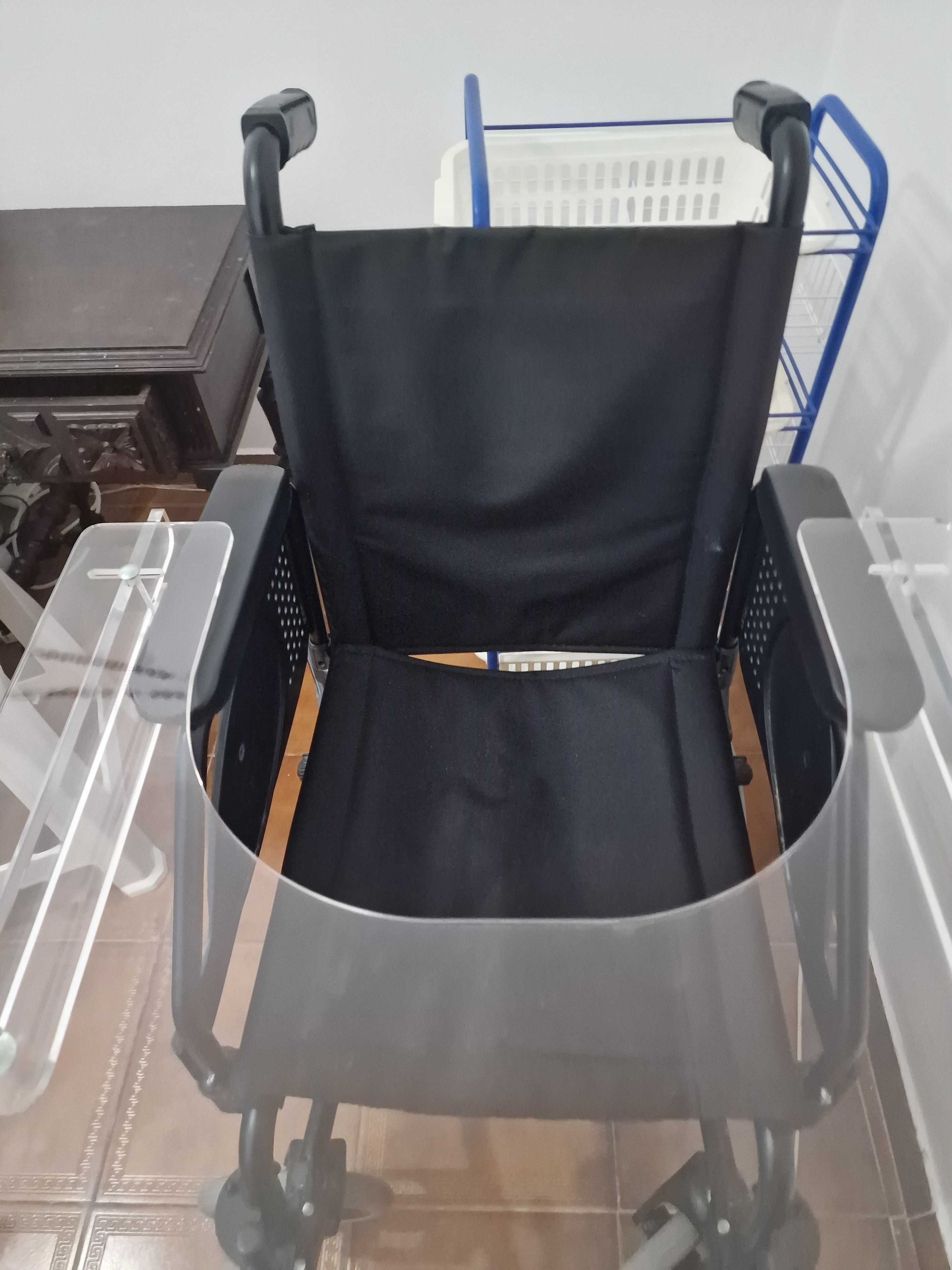 Suporte em acrilico para cadeira de rodas