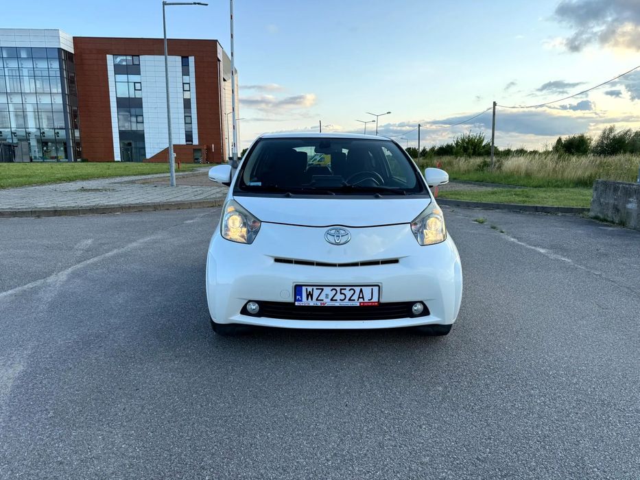 Toyota iQ Toyota iQ 2009 – 1.0 benzyna (68 KM), manual, 117 430 km, biały