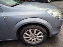 Błotnik prawy przód Opel astra H kombi Z 163