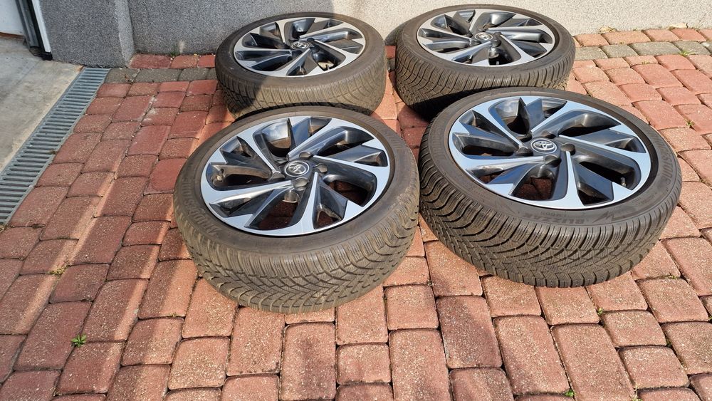 Toyota Corolla. Koła 17" 5X114.3 ET 50. Opony zimowe 215/45/17