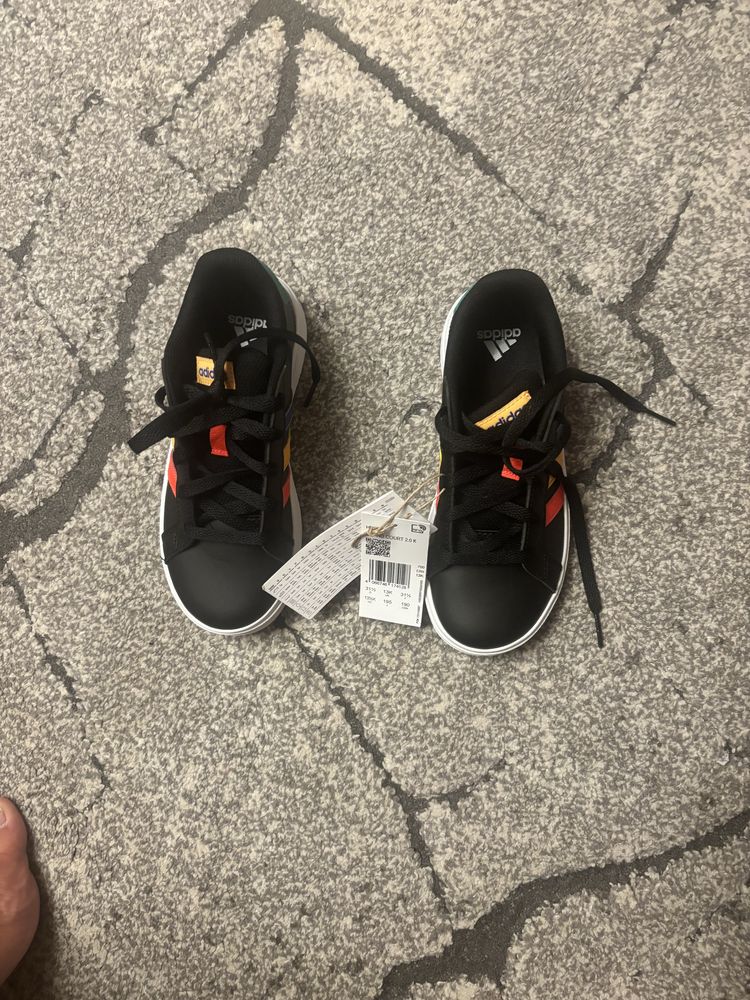 Buty  Adidas nowe w pudelku rozmiar 31,5 wkladka 19.5cm