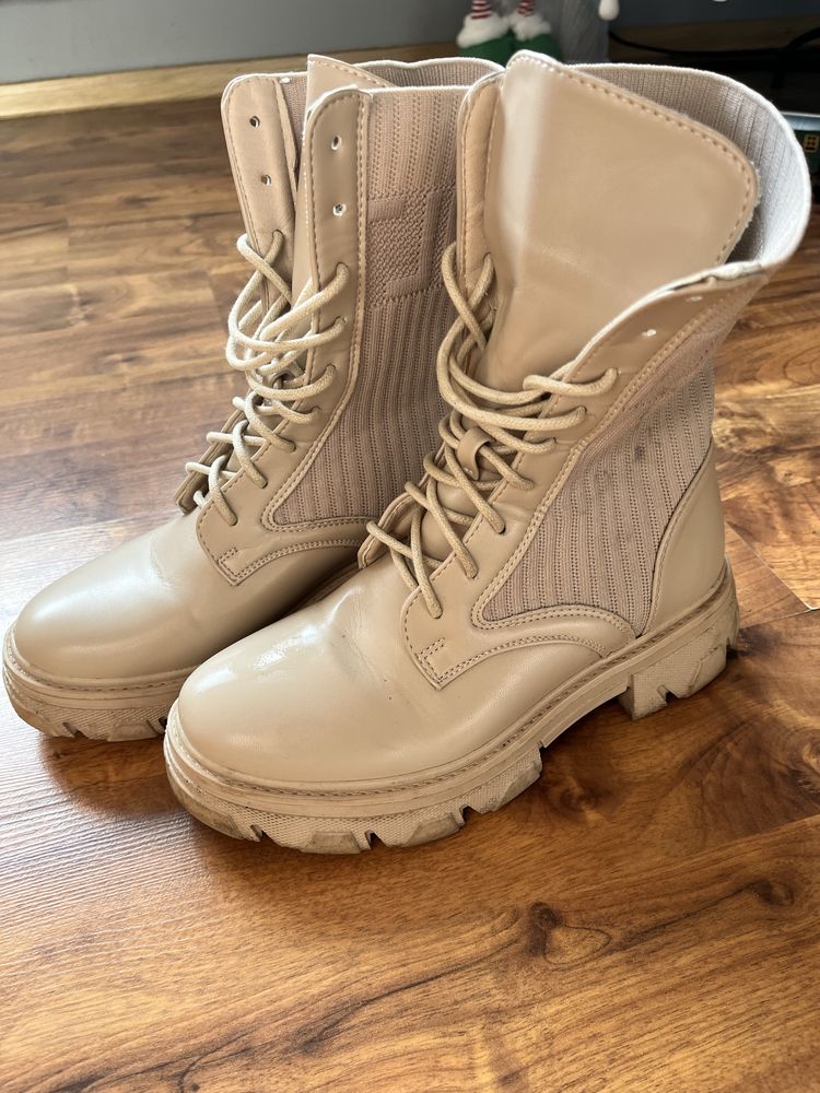 Kremowe buty botki trapery