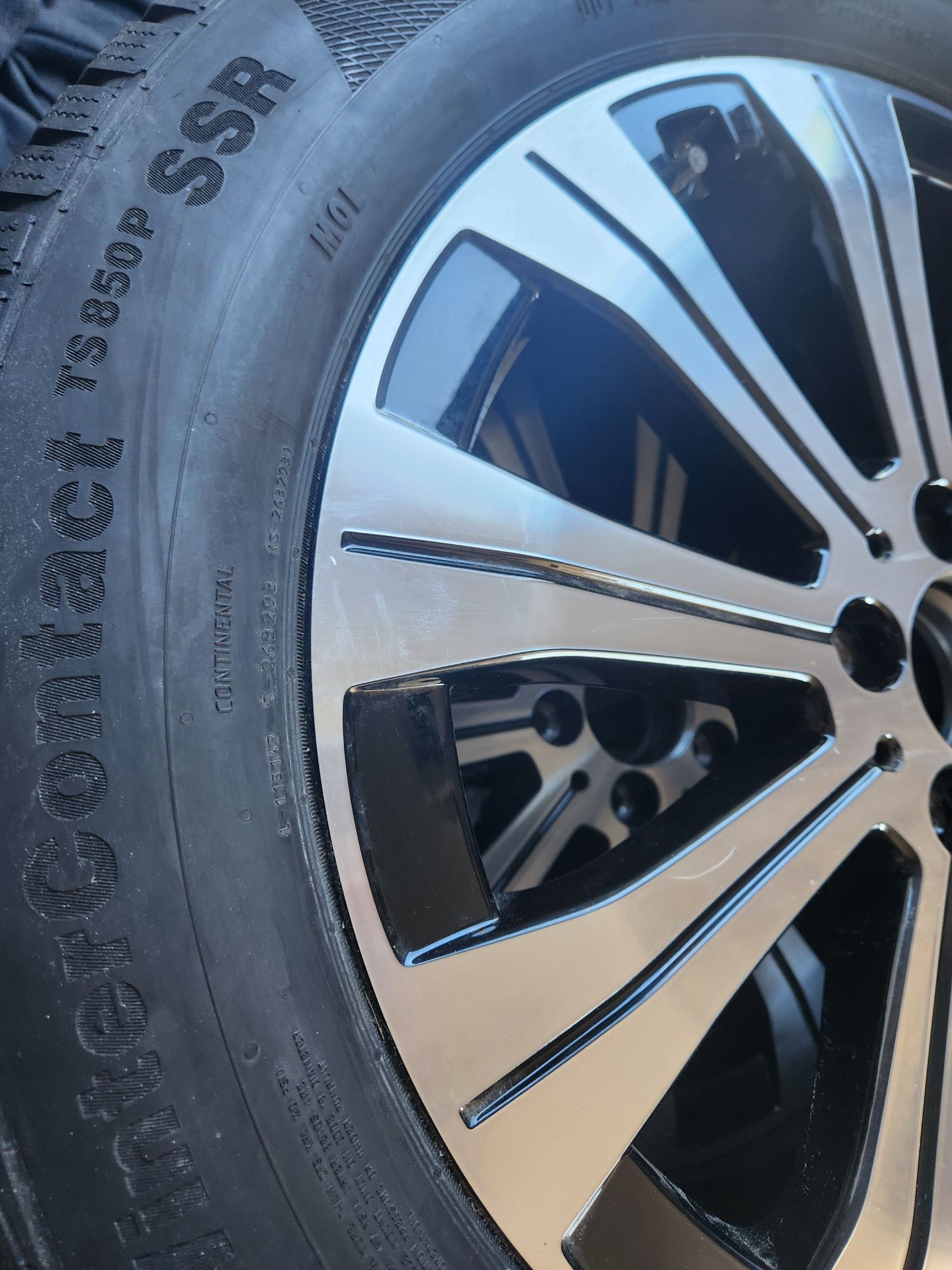 4 jantes Mercedes EQA 18"  com pneus Continental 215/60 R 18 T XL