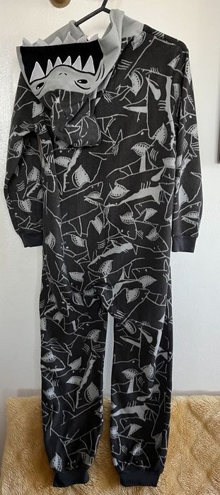 Kombinezon polarowy rekin piżama jednoczęściowa 6-7 lat 116-122 cm.