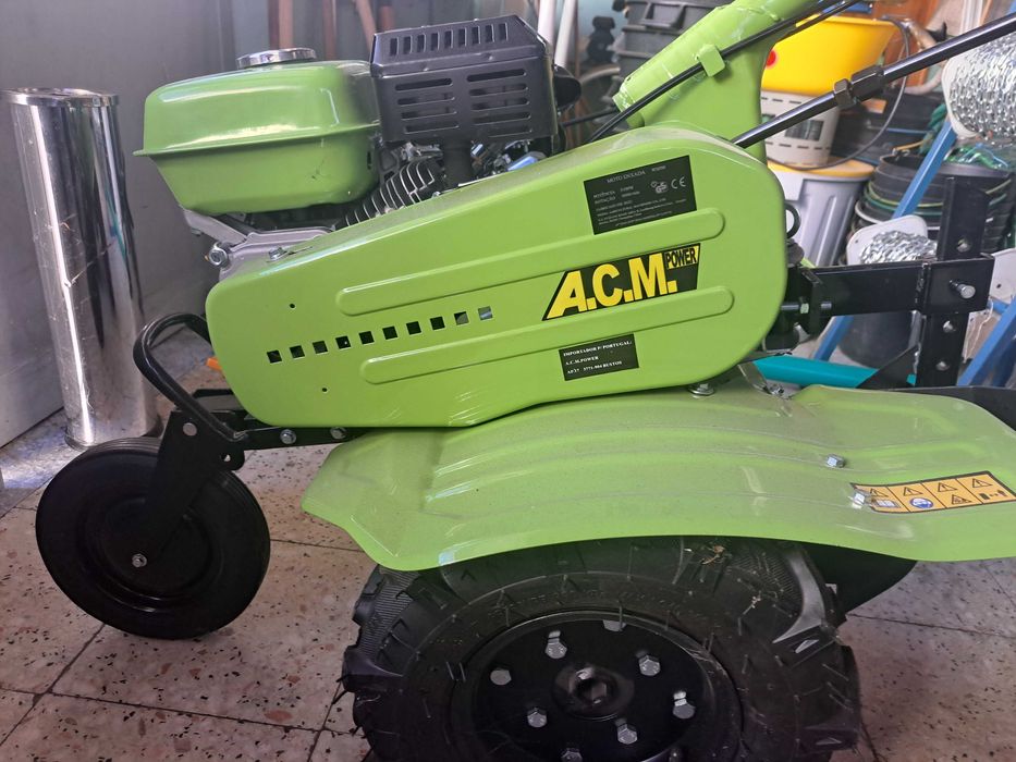 Motoenxada nova com pneus e frezas