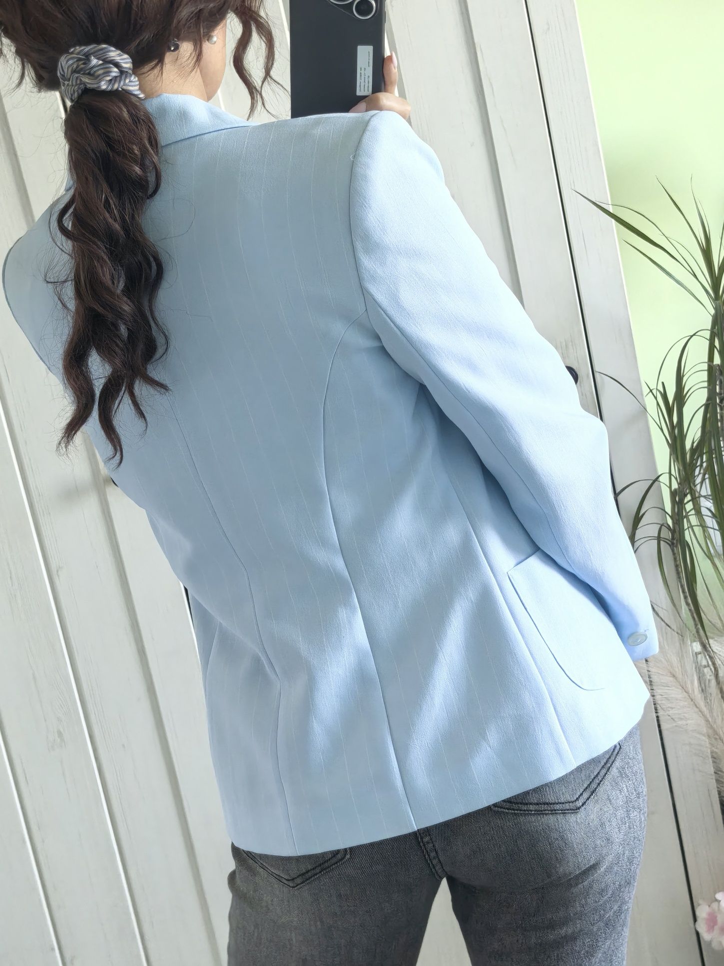 Błękitna marynarka Pimkie w delikatne białe paski smart casual french