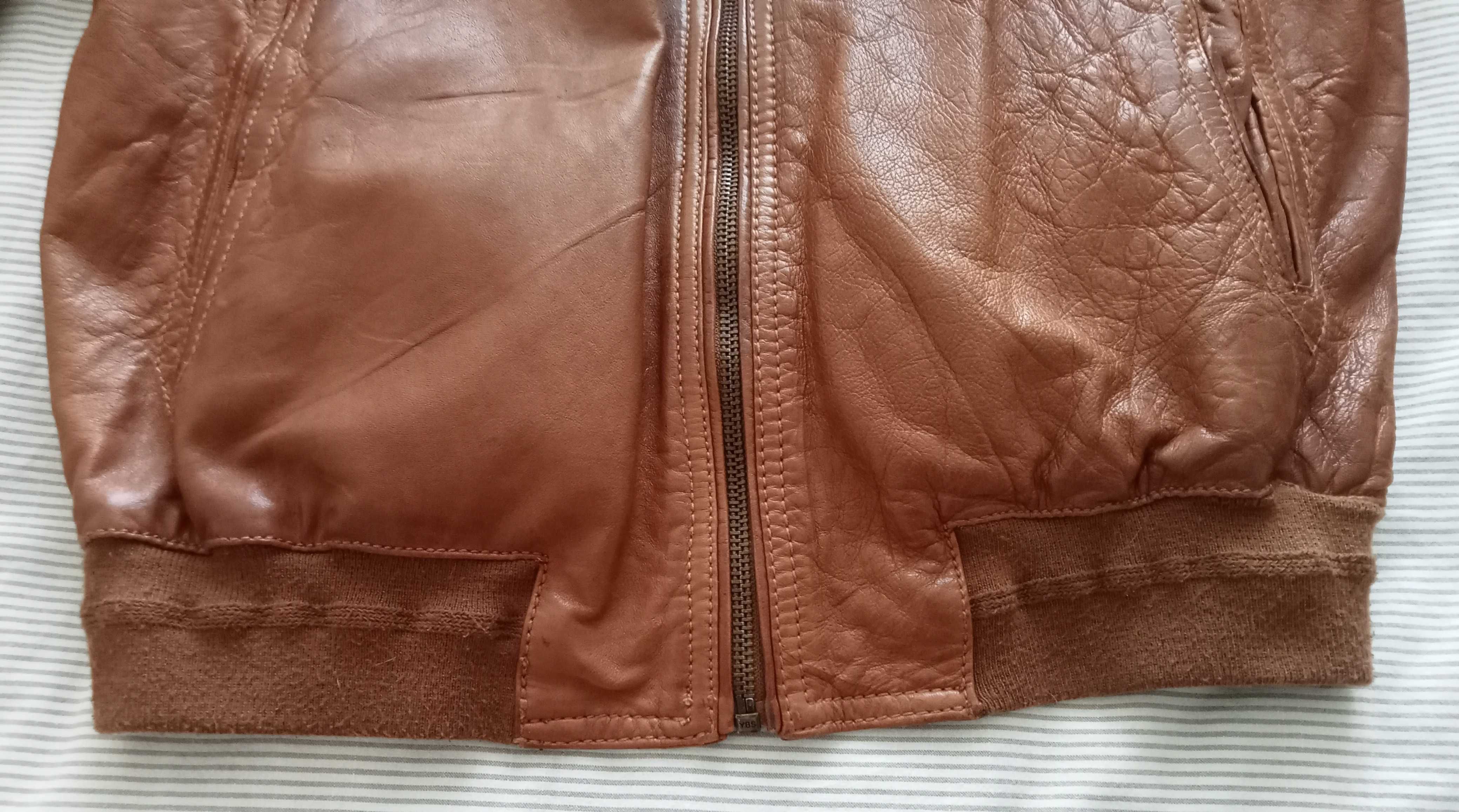 Casaco de couro Massimo Dutti, cor de mel, forrado a tecido.
