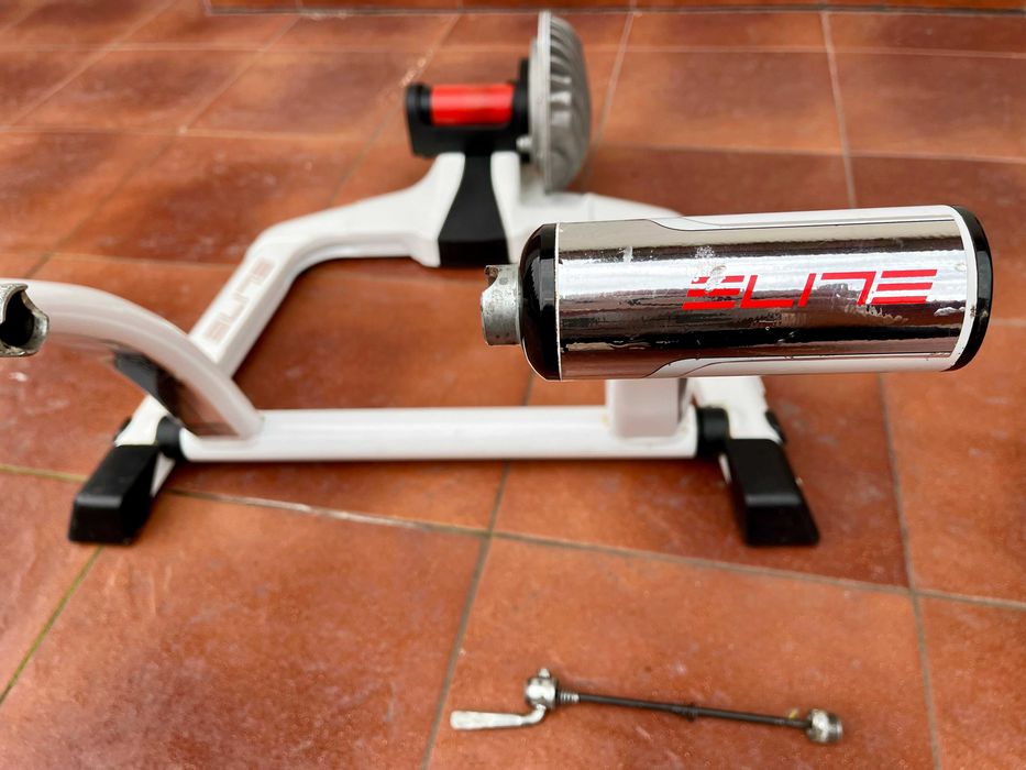 Trenażer rowerowy ELITE Qubo Fluid
