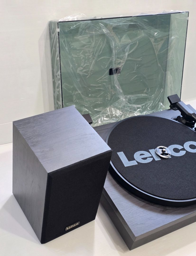 GRAMOFON Z dwoma drewnianymi głośnikami Lenco LS-300 BK Bluetooth