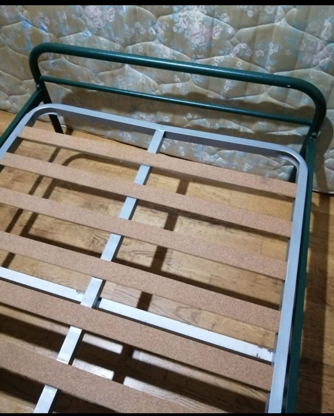 Cama de solteiro em ferro