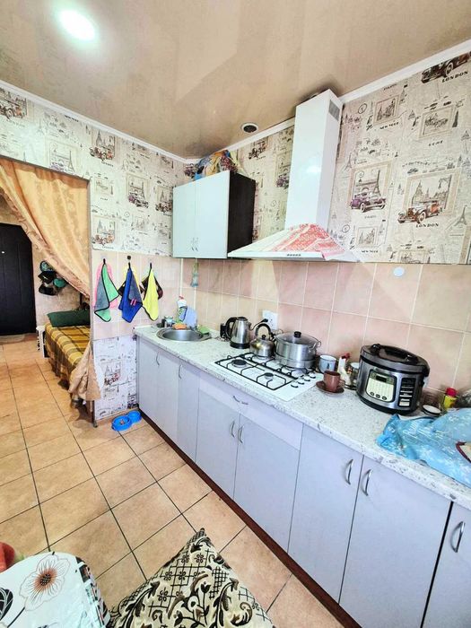 Продам однокімнатну квартиру 37 м2 з меблями та технікою.