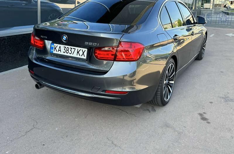 BMW 3 Series 2015 року