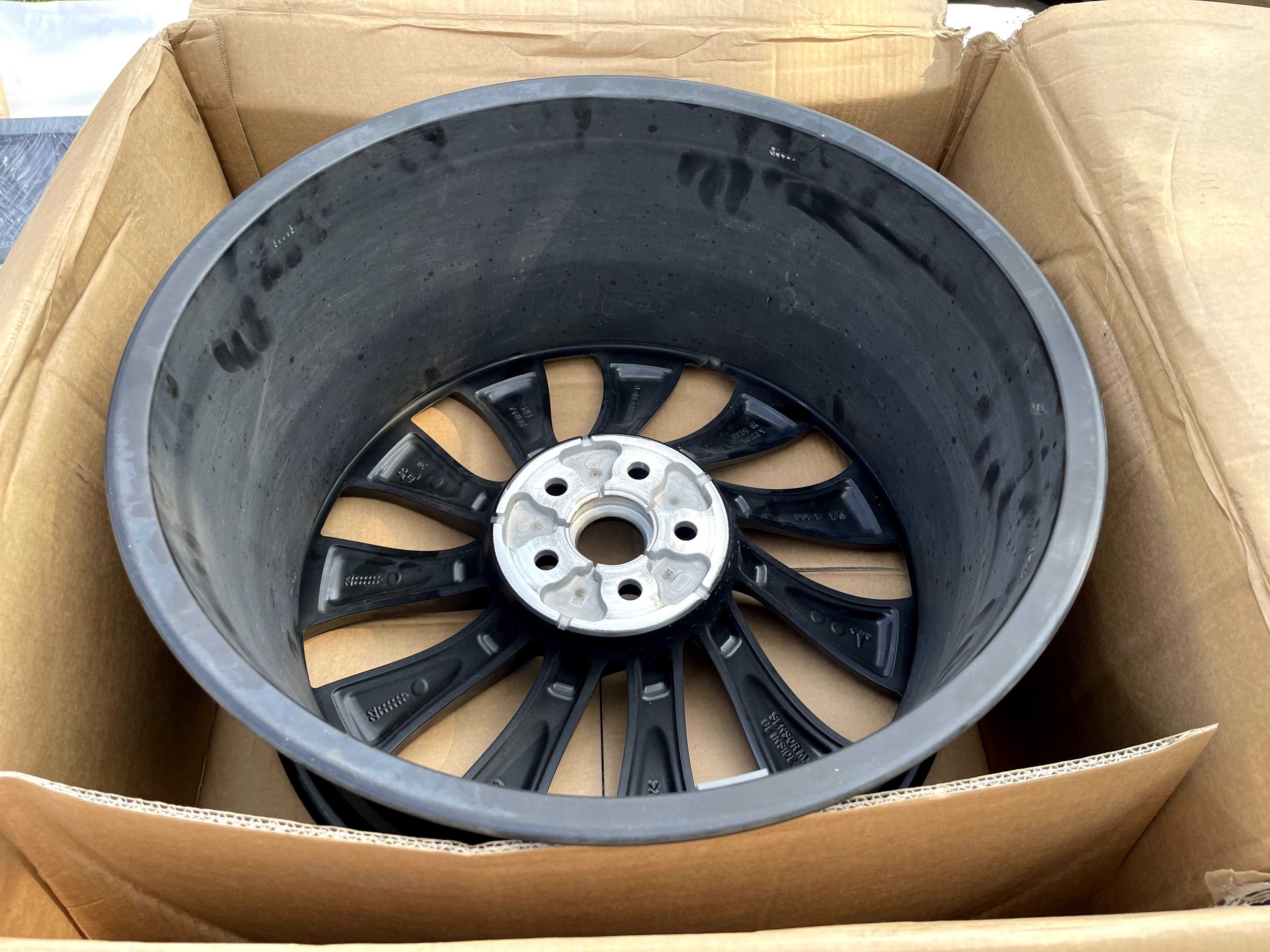 Felga Tesla Y  PERFORMANCE 21x10.5 ET48 21"