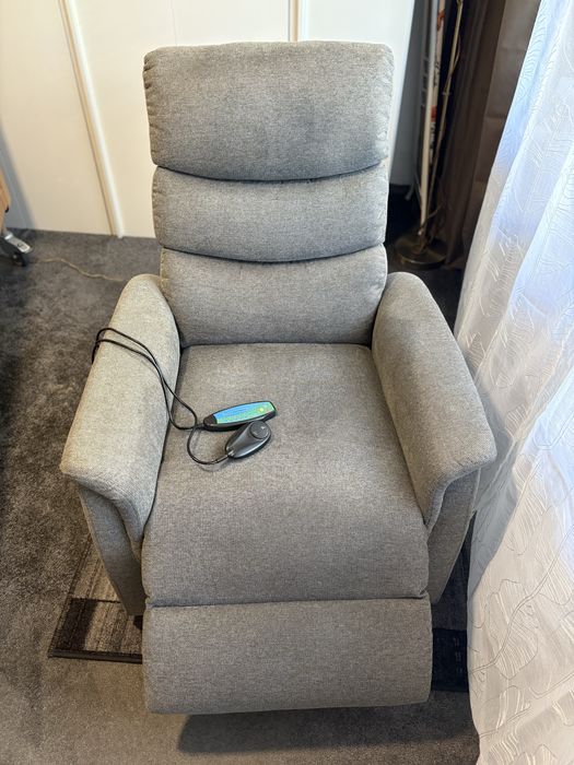 Fotel z funkcją relaksu i masażu szary EXOLI