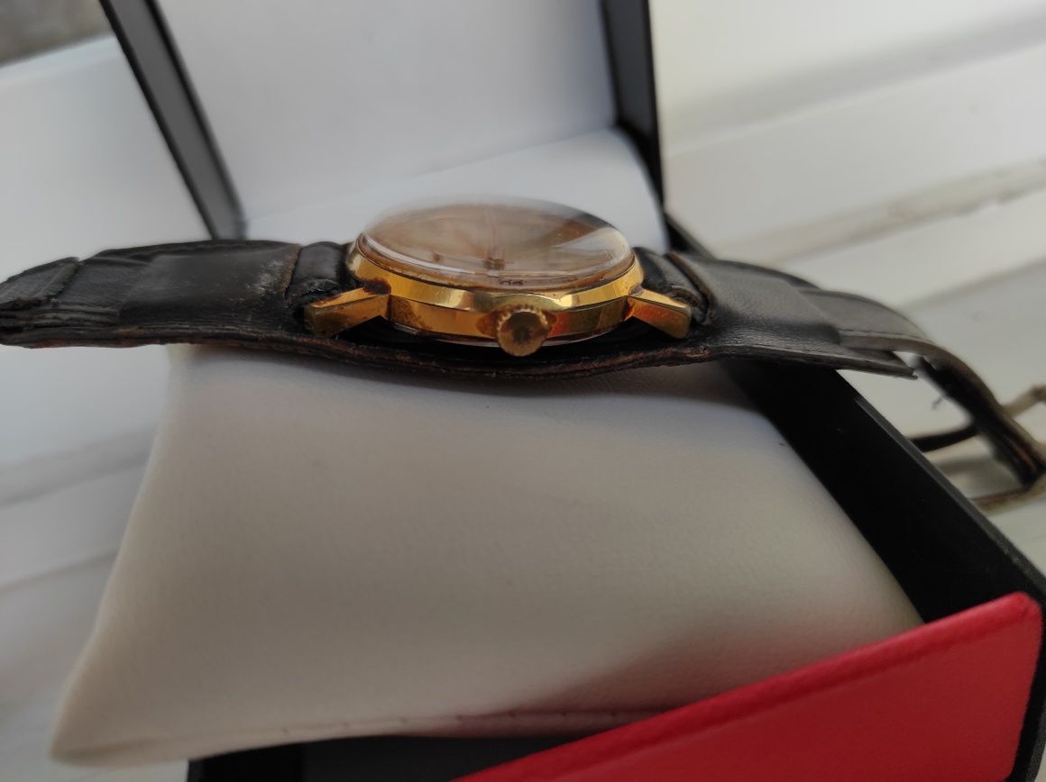 ZIM Zegarek mechaniczny nakręcany USSR pozłacany nareczny retro