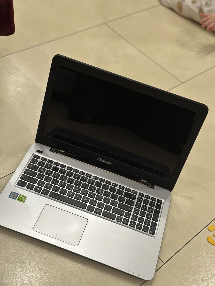 Asus x556u повністю робочий