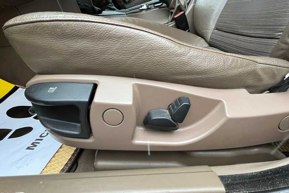 BMW 520I 2004 року