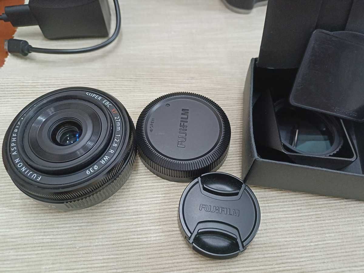 Fujifilm XF 27mm f/2.8 R WR c/parasol e filtro
