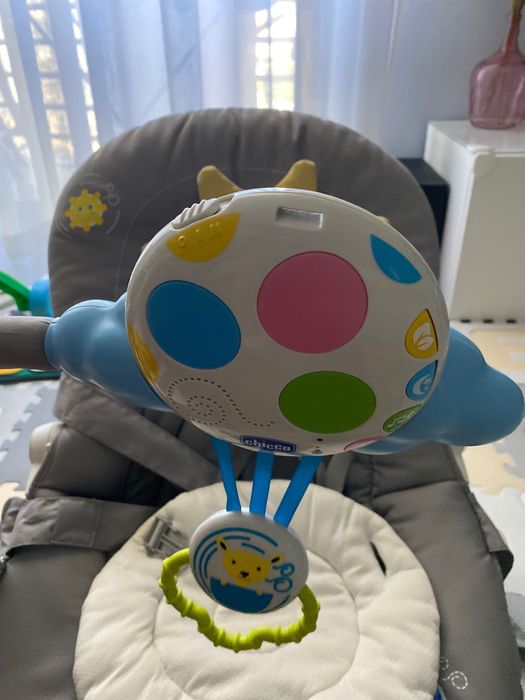 Espreguiçadeira Chicco com brinquedos destacáveis