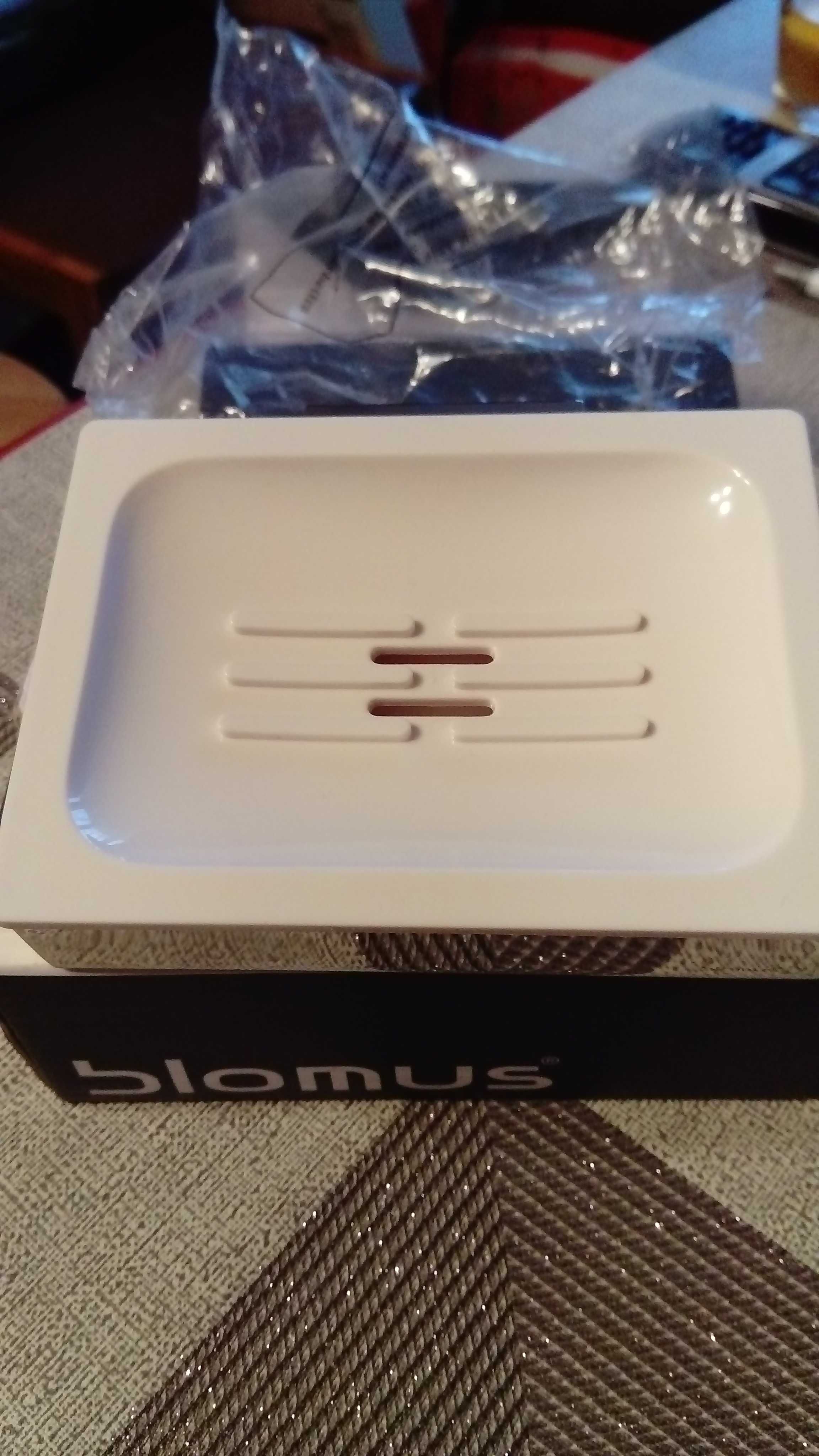 Mydelniczka wisząca Sento firmy Blomus