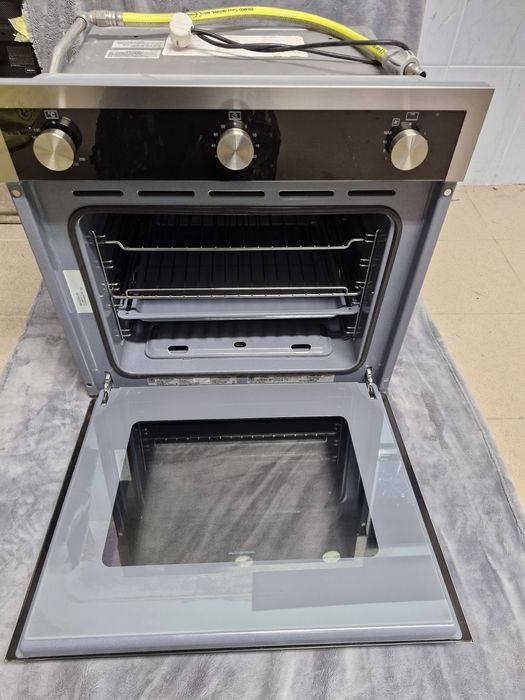 Piekarnik i płyta gazowa w zestawie firmy BERTAZZONI