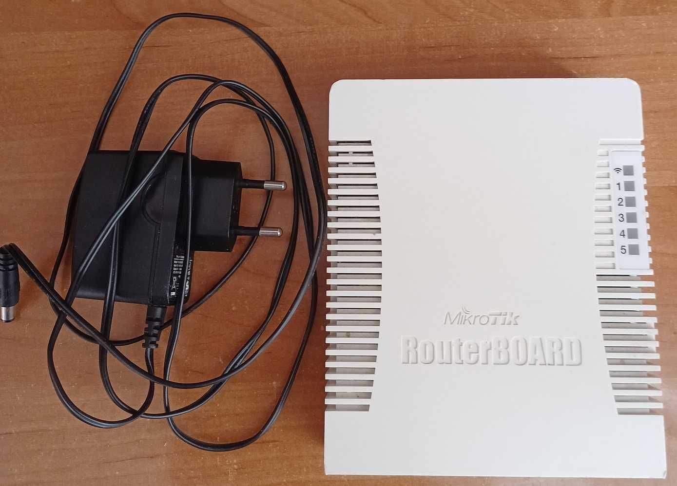 Гигабитный маршрутизатор MikroTik RB951G-2HnD