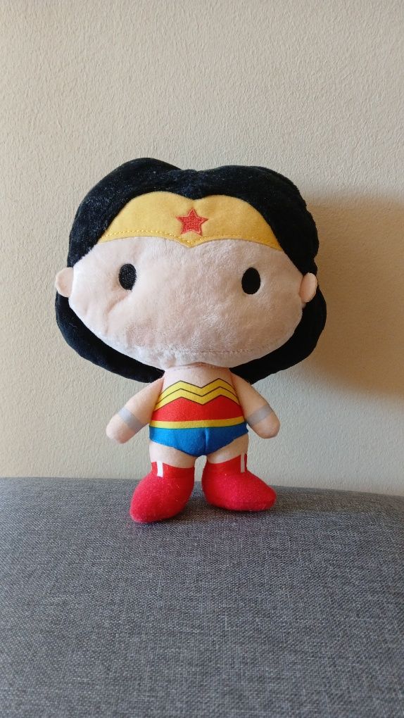 Peluche mulher-maravilha