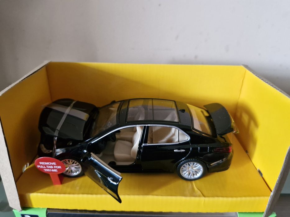 Модель металева Тойота Камри Toyota Camry, масштаб 1:34, світло, звук