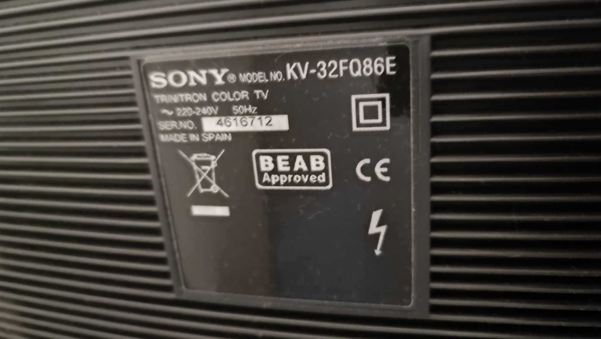 TV 32" Sony KV-32FQ86E + Móvel