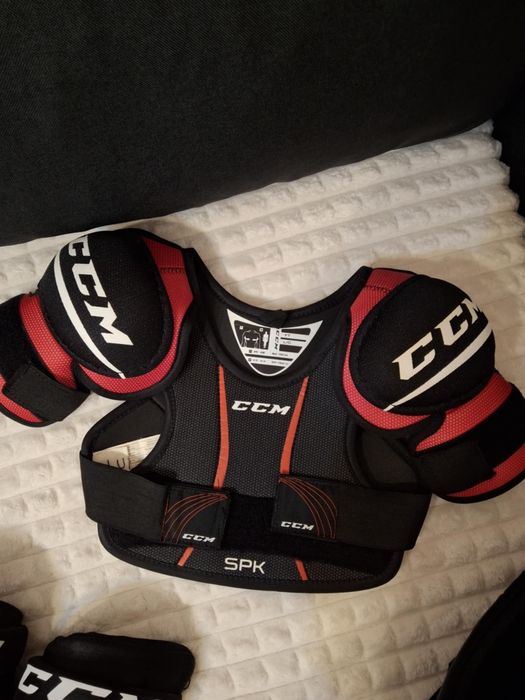 Sprzedam zestaw ochraniaczy hokejowych rozmiar 122-134