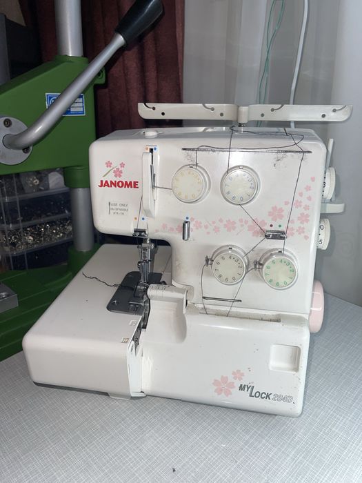 Оверлок Janome 210 D