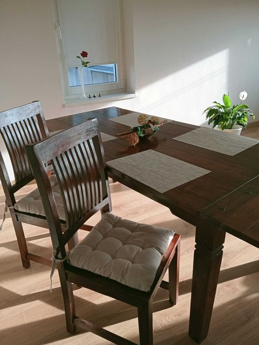 Stół Frederika, Jysk do jadalni plus dwie dostawki, 4 krzesła, DREWNO!