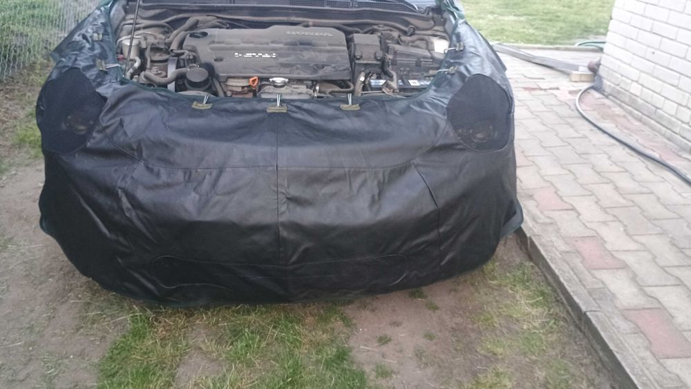 Pokrowiec ochronny na przod samochodu