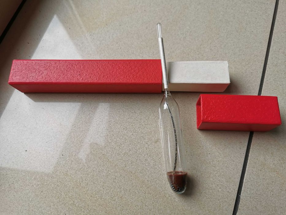 Urządzenie do badania ciężaru właściwego moczu - 1,000 – 1,030 g/cm3