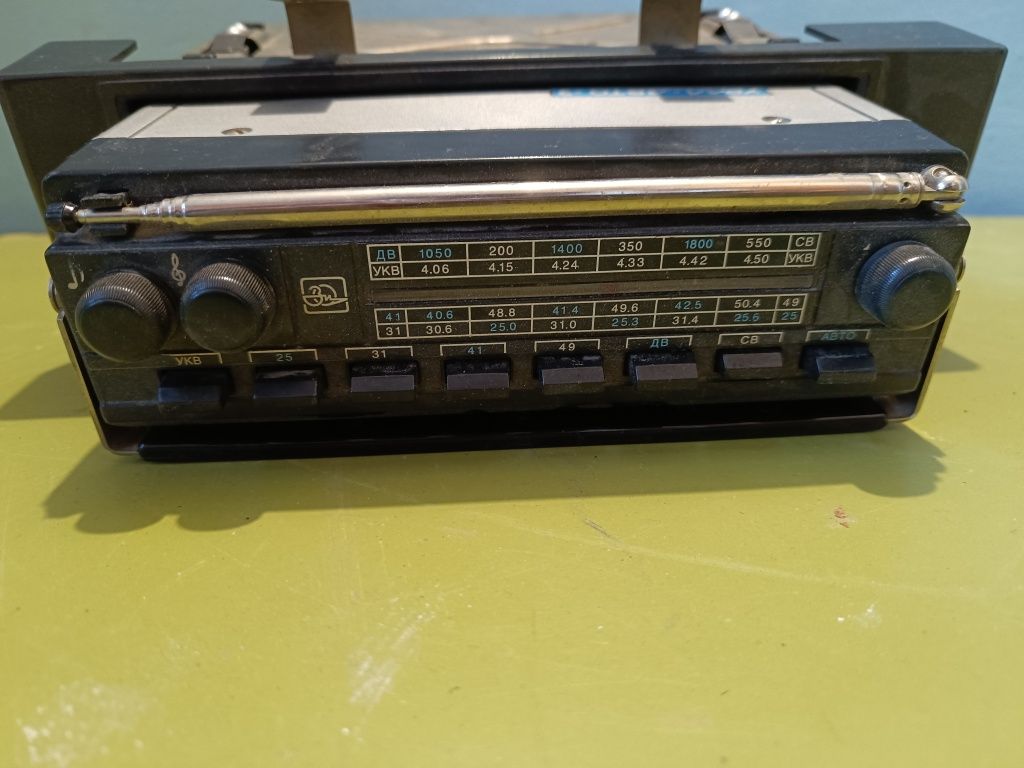 Продам радиоприемник Урал-авто-2