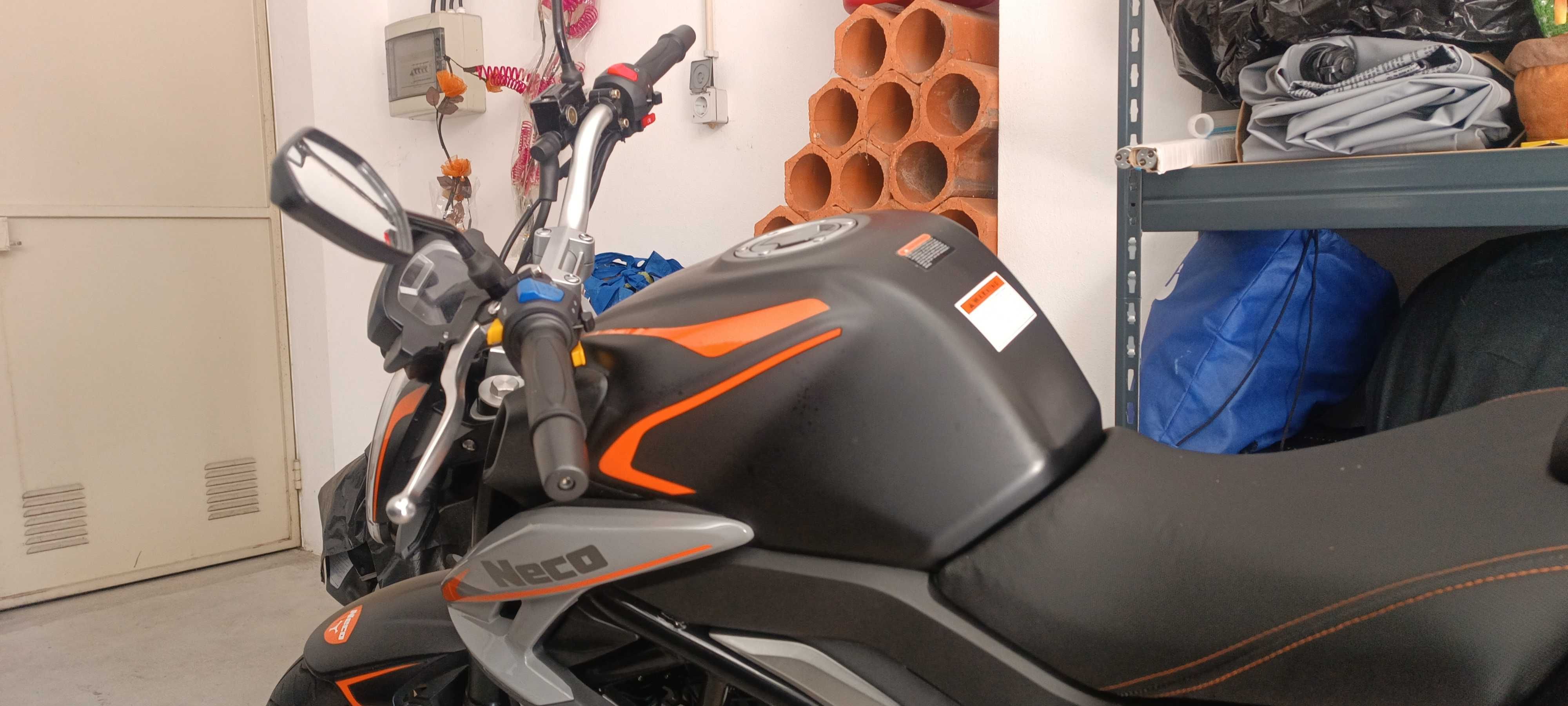 Mota 125cc com 1 ano de uso